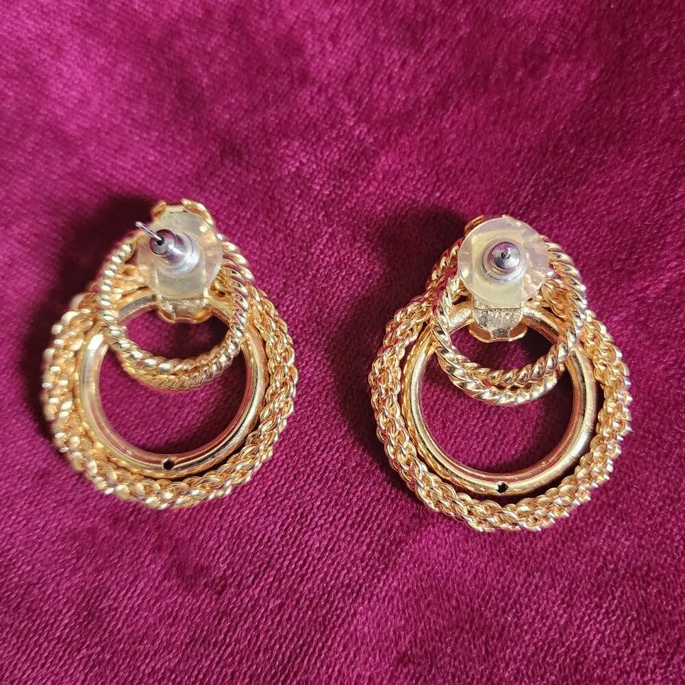 Double Loop Threaded Fashionable Double Circle Stud Earrings